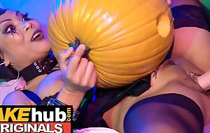Fakehub Originals - Pumping the pumpkin before Halloween Thai girl leaves the party to leman a teen