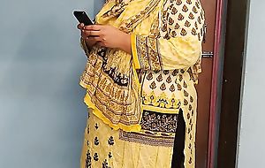 35 Year Age-old (Ayesha Bhabhi) bakaya paisa lene aye the, paise ke badle padose se kiya Choda Chudi, Hindi Audio - Pakistan