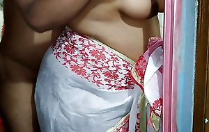 Aditi Aunty washing clothes on skid row bereft of a Blouse when neighbour boy came & fucked say no to - Huge Bowels Indian 35 excellence old Desi 4k