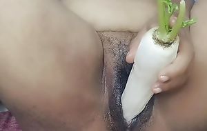 Bengali cookie fucked by inserting radish.Food masturbation.