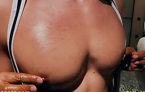 Experimental Model gets nipple laid hold of relating to an XXX massage!?Love Nipple Play?