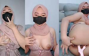 Hijab girl tries anal self-abuse