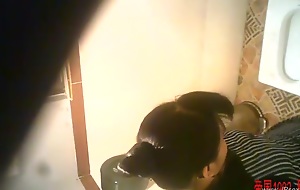 chinese girls go to toilet.7