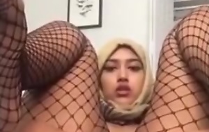 Sultry Muslim Dildos Her Arse
