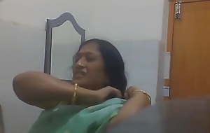 Indian Bengali Mummy Aunty Changing Saree in Bathroom