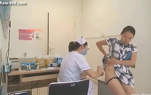 peeping chinese woman to go to the hospital for an injection.5