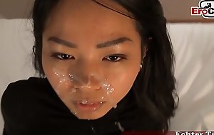 Asiatische Studentin geht with regard to deutschland ihrem Freund fremd und macht Gesichtsbesamung