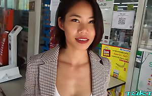 Sexy Bangkok dream girl unleashes tirade be beneficial to pleasure on white cock
